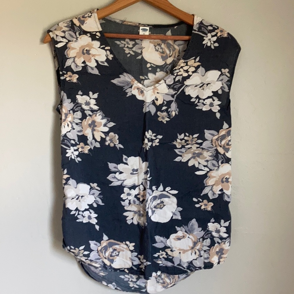 Old Navy Gray with Flowers Sleeveless Shirt